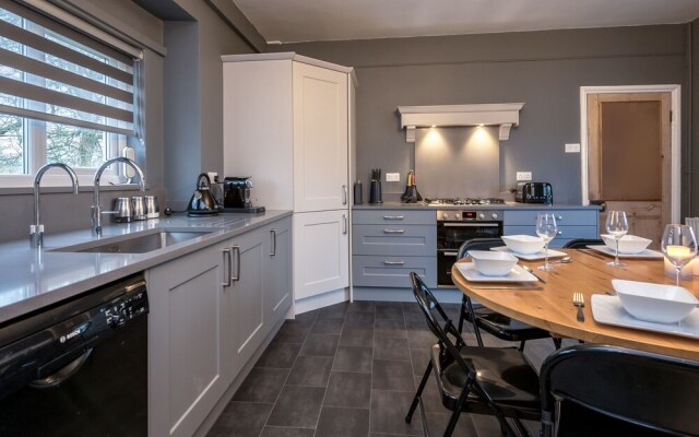 Beautiful Mansion in Botwnnog With a Private Garden