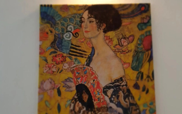 Sunny and spacious apartment near city centre