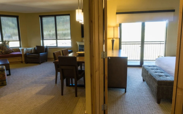 Grand Summit Hotel Spacious Family Suite by RedAwning