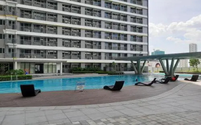 Cozy 1BR with balcony at Fame Residences