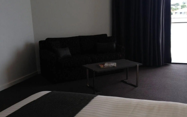Lakes Hotel