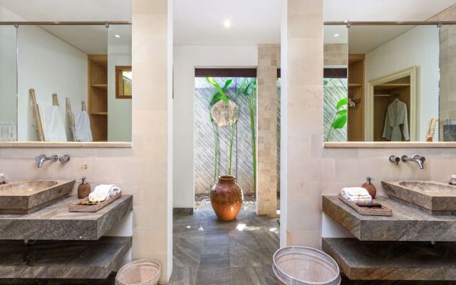 Luxury 5 Bedroom Villa With Private Pool, Bali Villa 2055