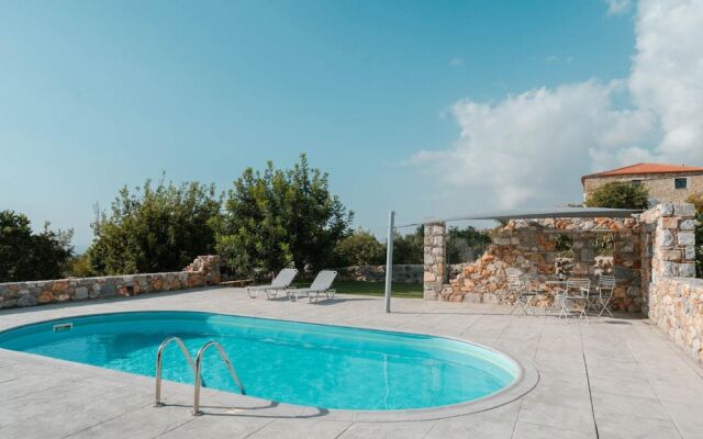 Villa Dioni Tria in Ditiki Mani