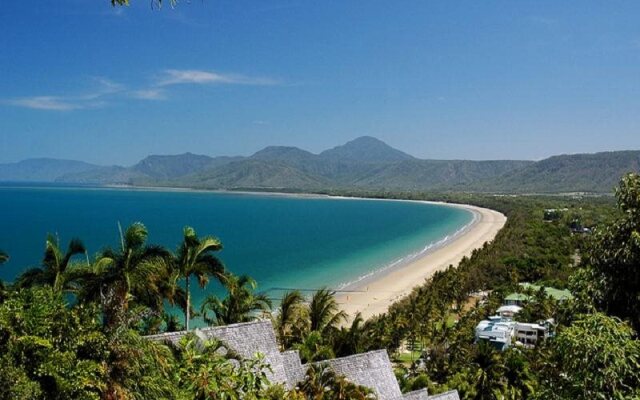 Cairns Beach Holiday Apartment