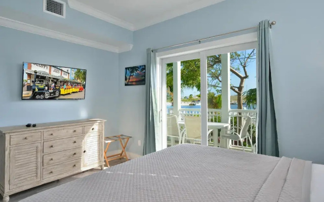 Bayview South 801 Eisenhower Dr. #6
