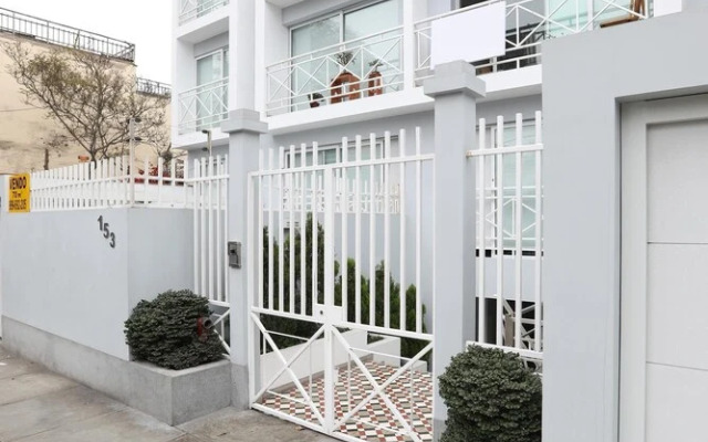 Quiet Romantic Apartment In The Heart Of Barranco