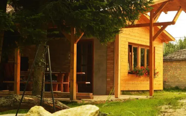 Almaliget Apartmanház