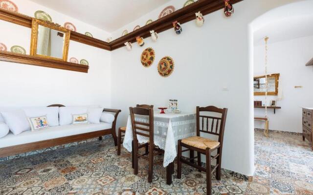 Gorgona Traditional 2