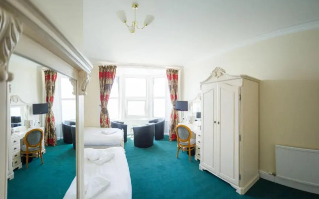 Queensbridge Hotel