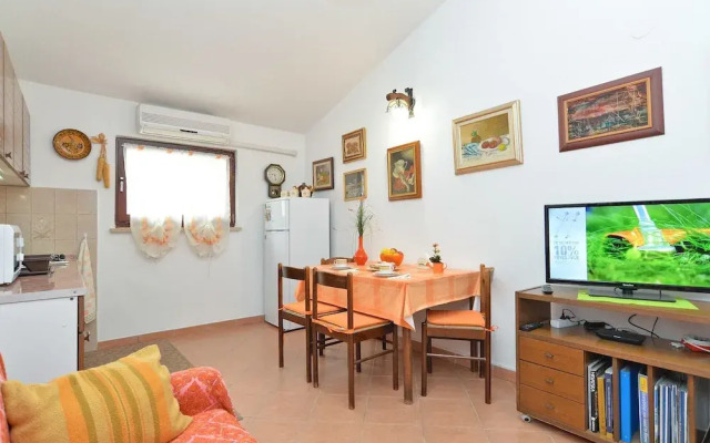 Apartment 522