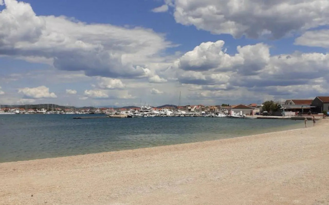 Beach apartment VAMI with sea view