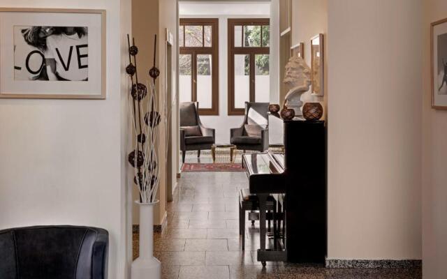 Townhouse Residence a member of Brown Hotels