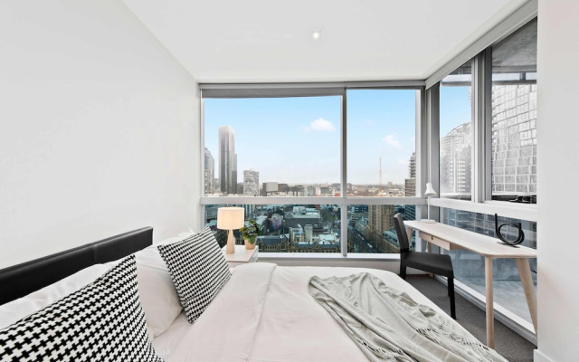 Stylish QV 2BR City Stay & Views – Balcony – Melbourne