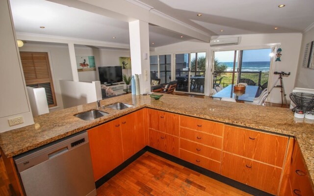 T E Peters Waterfront Holiday Home