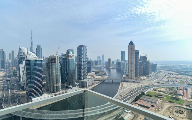Dubai Canal View 1 BR Premium Apartment - AMN