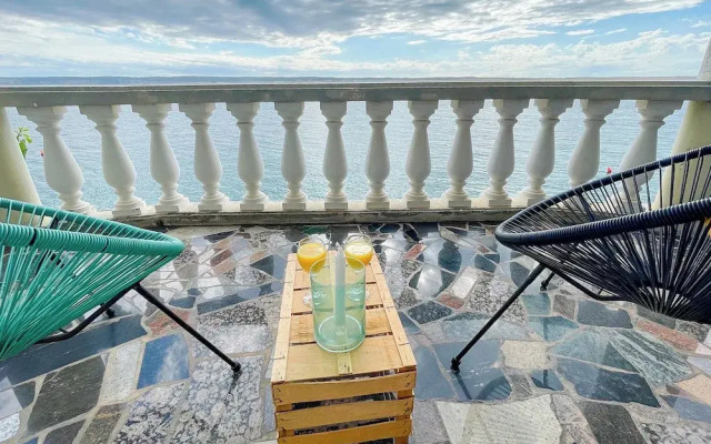 Villa Seafront Escape