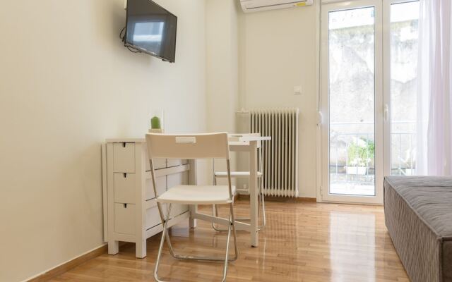 Cozy Flat with Terrace & Patio, next to Lycabettus