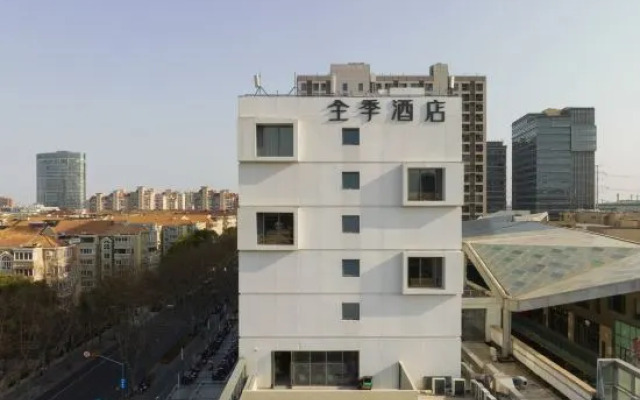 JI Hotel (Shanghai Baoyang Road Subway Station)