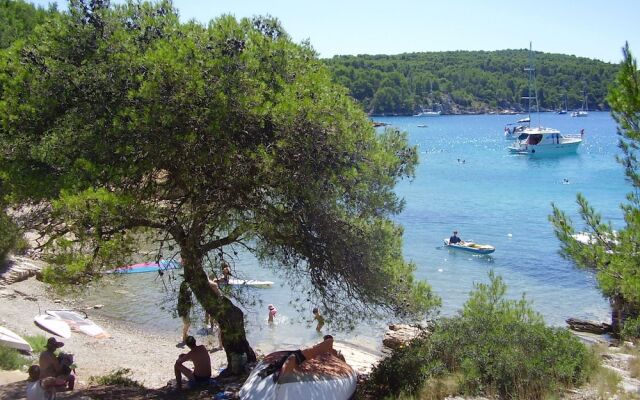 Denis - 100 m From Beach - H