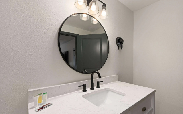 Ramada by Wyndham Bainbridge