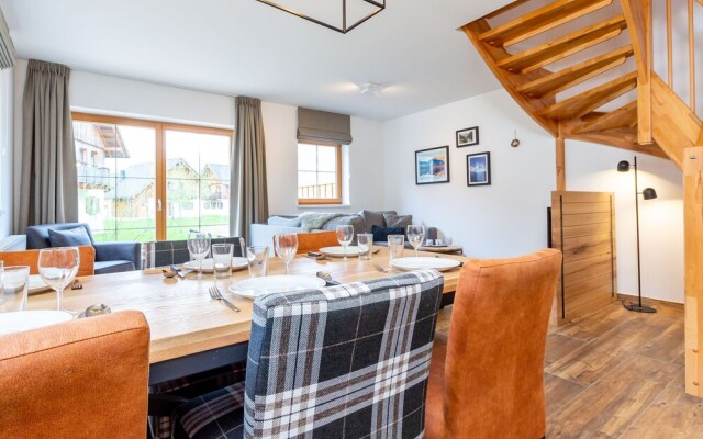 Luxury Chalet in Obertraun With Pool