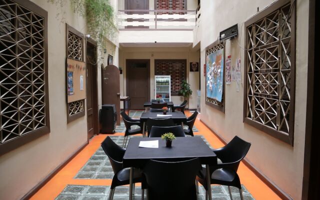 Check Inn B&B - Hostel