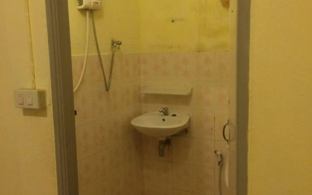 Supreeya Guesthouse - Hostel