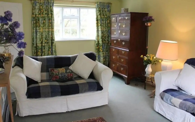 Winterbourne Cottage, Salisbury