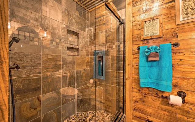 2 Mi to Choctaw Landing: 'western Daze' Cabin!