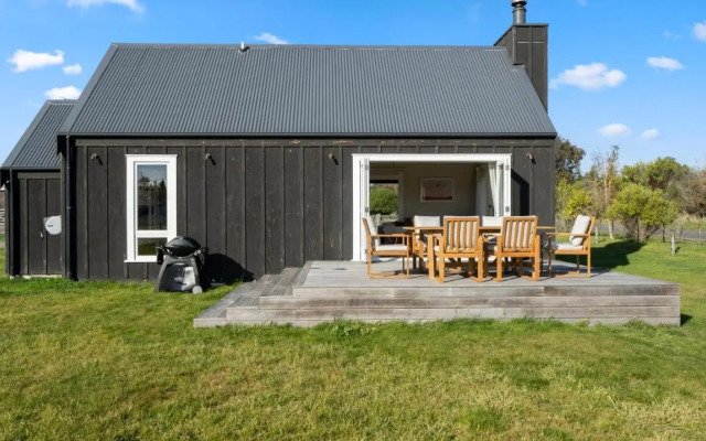 Te Whare Hipi - Martinborough Holiday Home