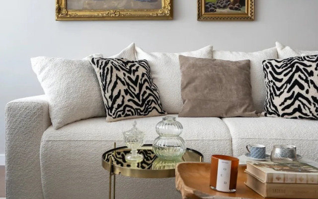 Views of all the Palaces 2BR Stunner
