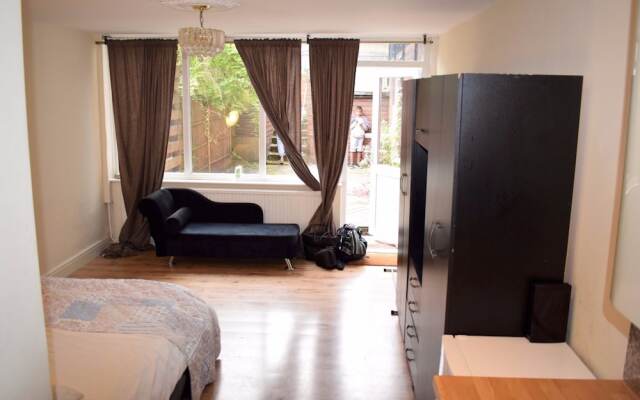 Central London Studio Apartment