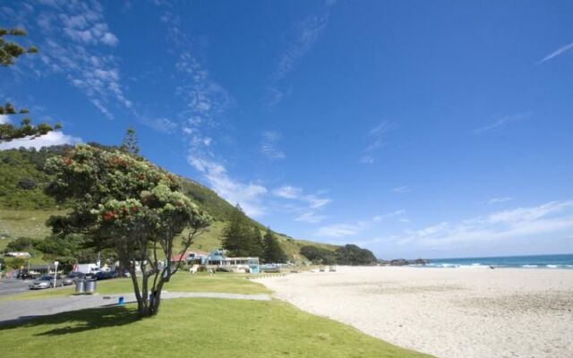 Rooftop Retreat - Mount Maunganui Holiday Home
