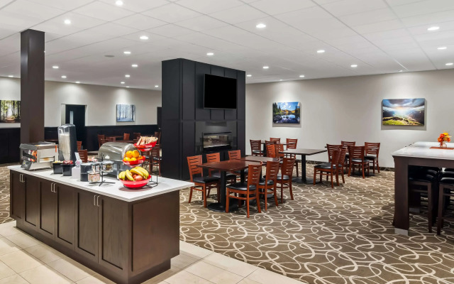 Best Western Plus Pitt Meadows Inn & Suites