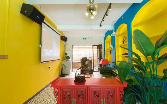 LOHAS Holiday Theme Inn