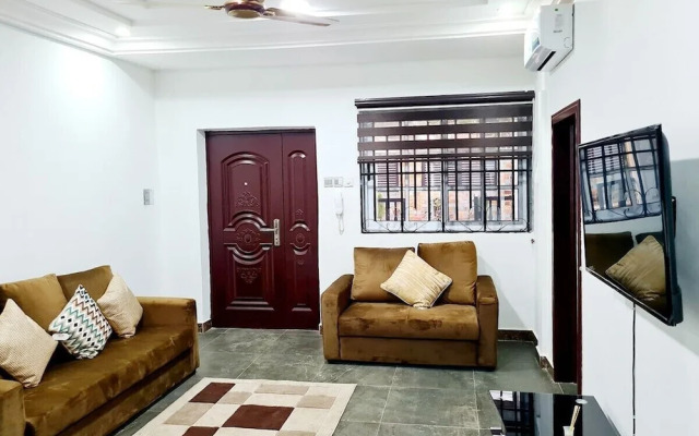 Modern Comfy & Quiet  Close to Highway