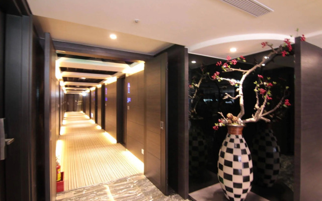 V one Hotel