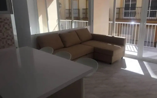 Near Beach 2-bed Apartment in Centrum Fuengirola