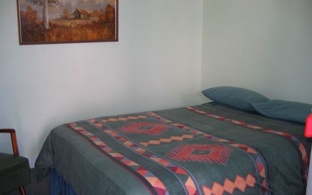 Braemar House B&B and YHA Hostel