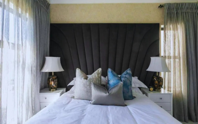 The Henlee Apartment on Ventura