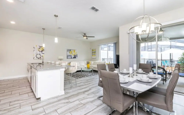 Juliet Circle Circle Villa Story Lake