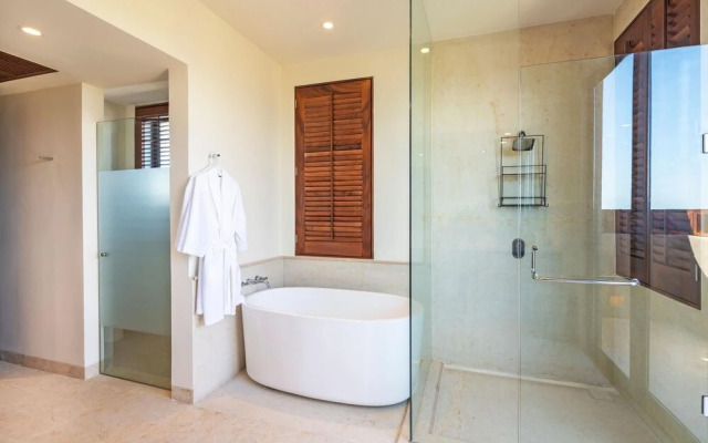 Sunny Vacation Condo 8