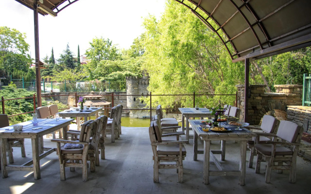 Persikovy Zamok Private House