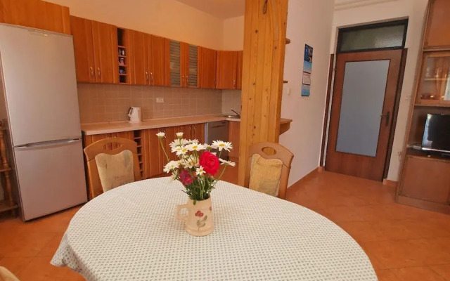 Apartment 439