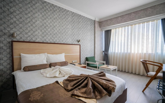 Halley Hotel