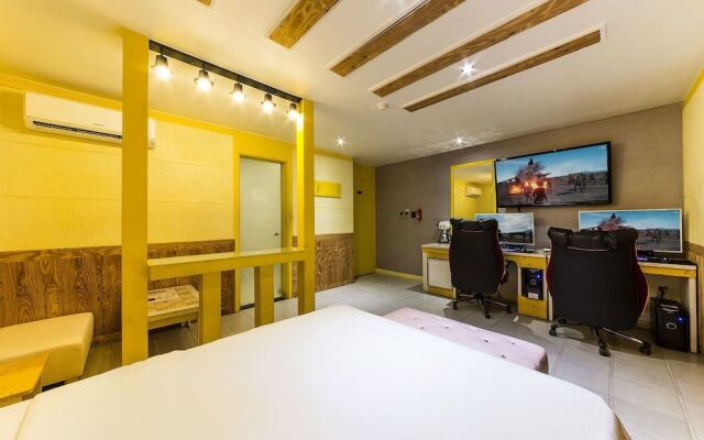 Hotel C&