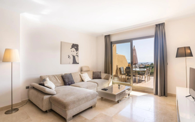 Apartment in Estepona with sea view