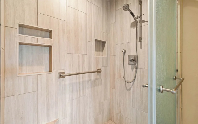 Riverview Retreat Picturesque 2 BDR in Resort!