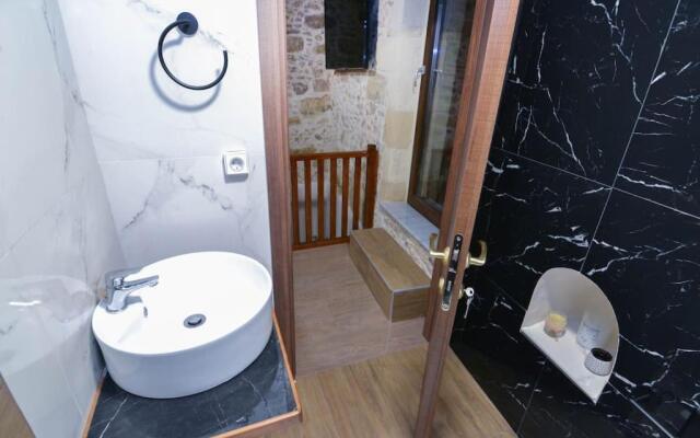 Heated Private Salt Pool, Spa, 4BD & 4BR
