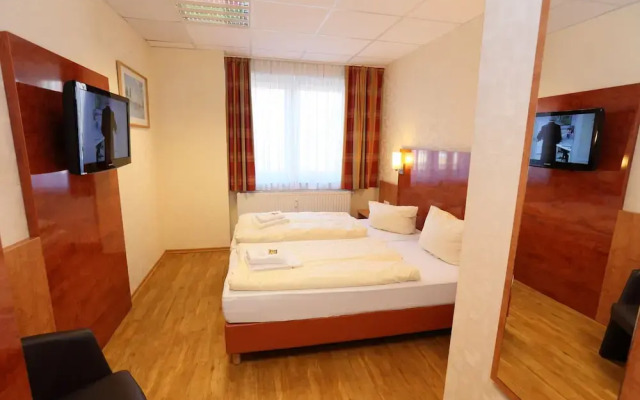 Café & Hotel am Holzhafen